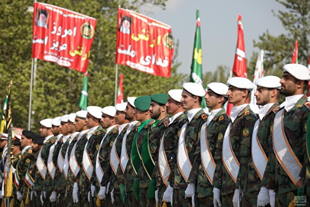 گزارش تصویری از مراسم گرامیداشت روز ارتش جمهوری اسلامی ایران