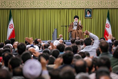 گزارش تصویری از دیدار رهبر معظم انقلاب اسلامی با جمعی از معلمان و فرهنگیان
